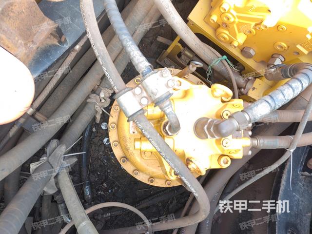 中央回轉(zhuǎn)接頭特寫（上車部件）