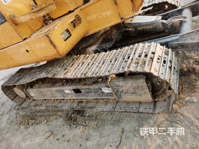 右側(cè)履帶整體?（行走機(jī)構(gòu)）