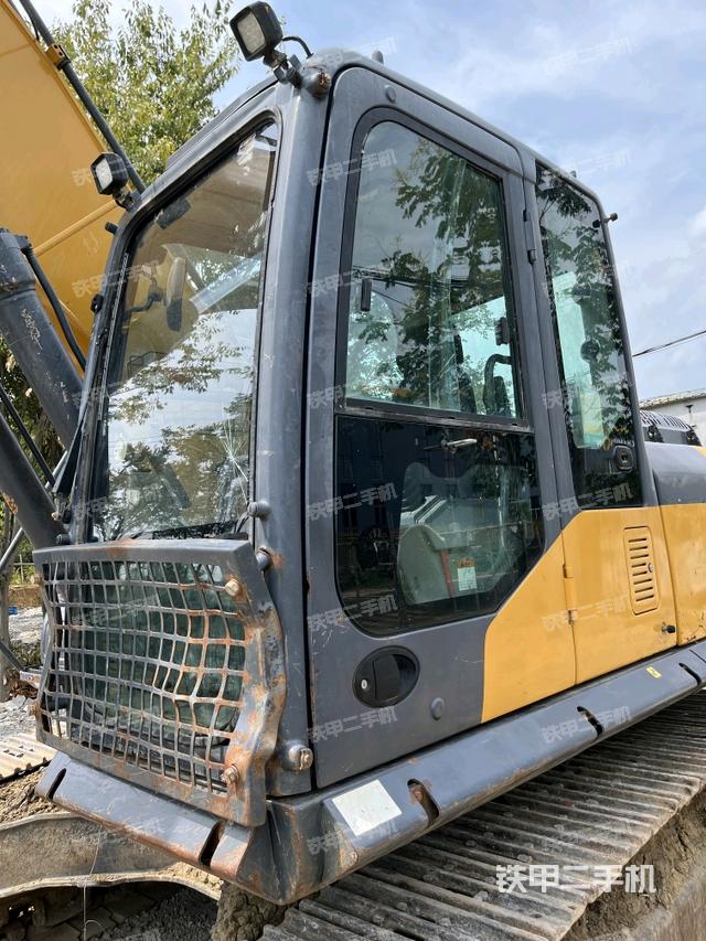 駕駛室左前45度（駕駛室部分）