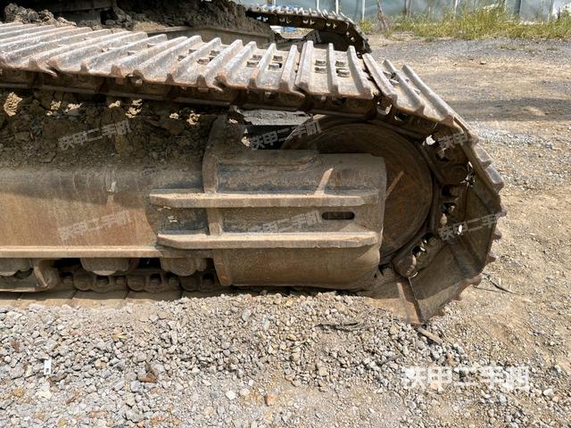 右驅(qū)動輪（行走機構(gòu)）