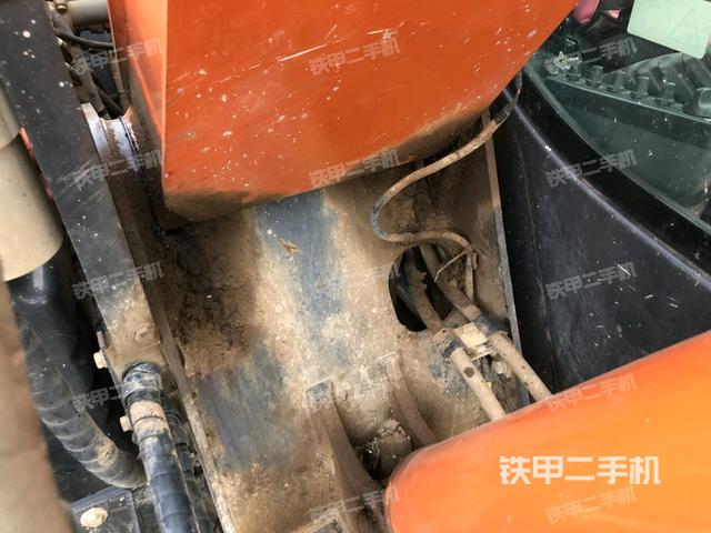 大臂根部?斜（工作和回轉(zhuǎn)裝置）