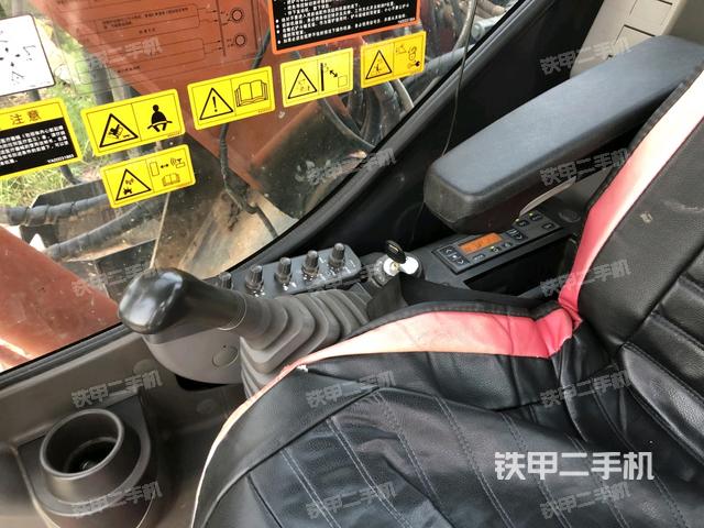 座椅右側(cè)控制臺/鑰匙門/油門/含右手柄（駕駛室部分）