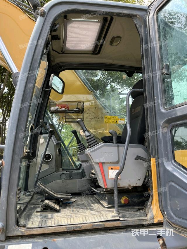 后窗玻璃角標（駕駛室部分）