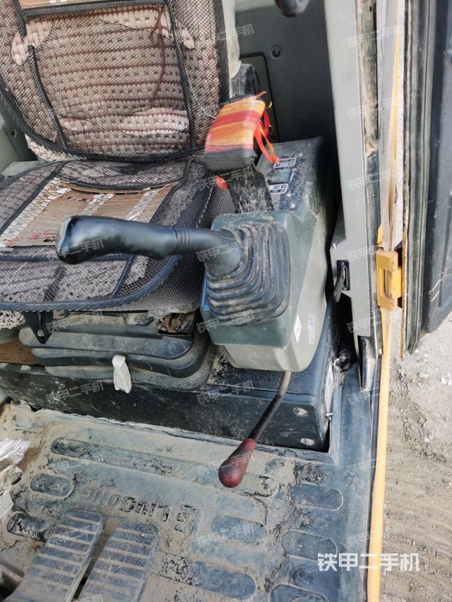 座椅左側(cè)控制臺/音響/含左手柄（駕駛室部分）