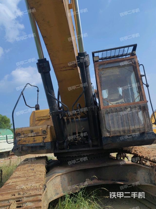 大臂背部俯視（工作和回轉(zhuǎn)裝置）