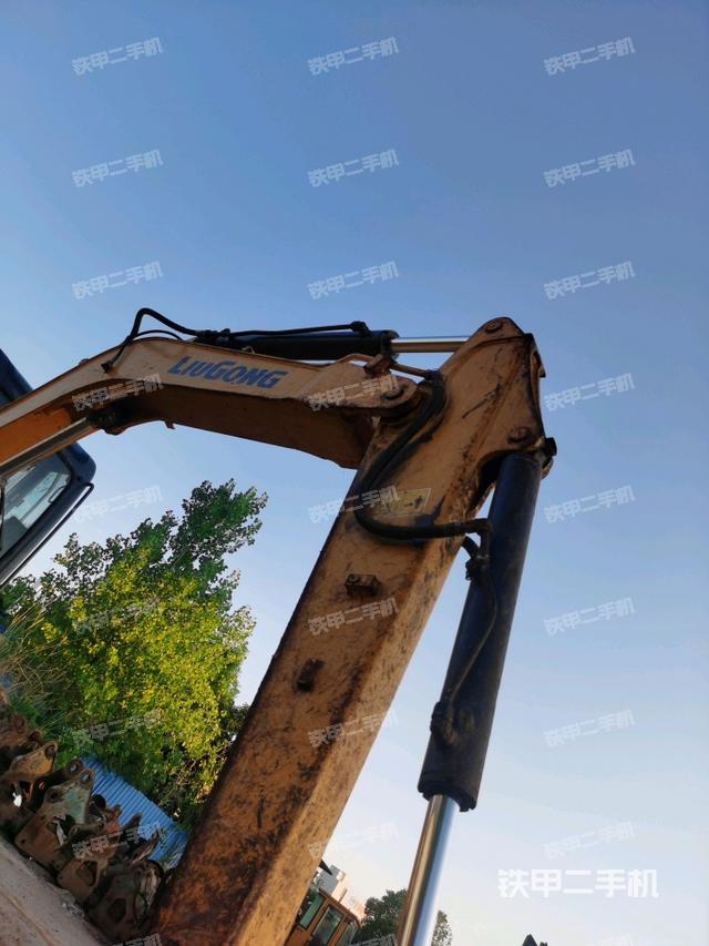 小臂整體左后（工作和回轉(zhuǎn)裝置）