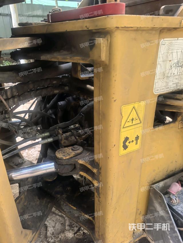 工作装置4（工作装置）