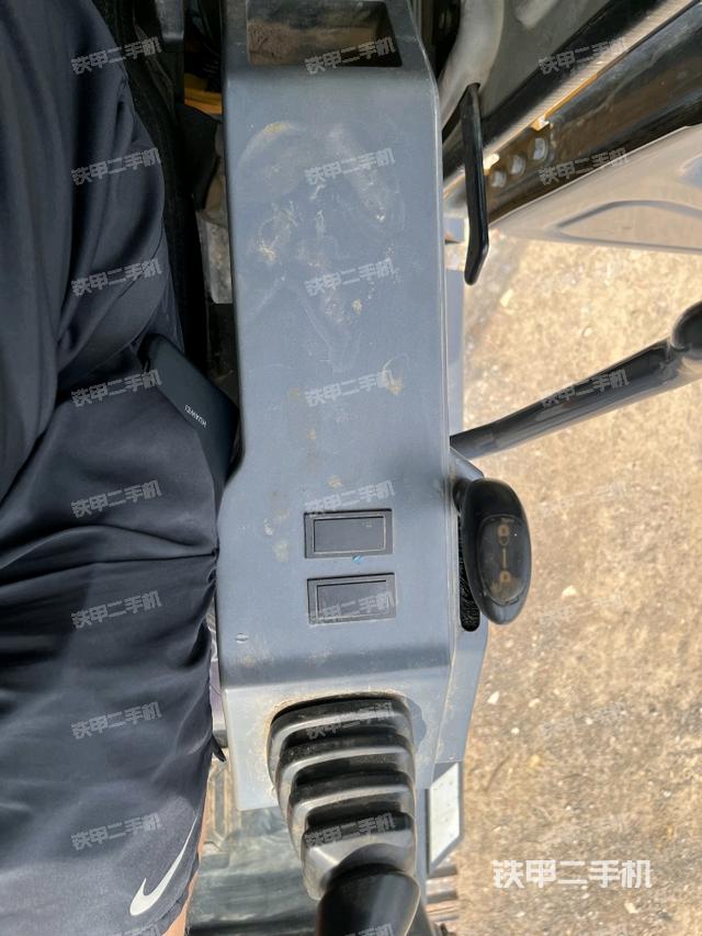 座椅左側(cè)控制臺/音響/含左手柄（駕駛室部分）