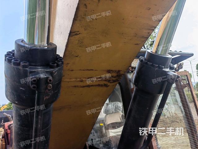 轉(zhuǎn)盤和下車架正前（工作和回轉(zhuǎn)裝置）