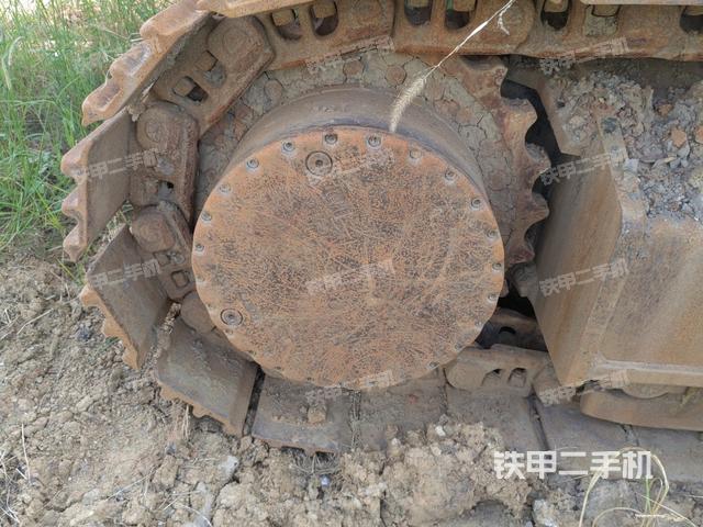 右驅(qū)動輪（行走機構(gòu)）