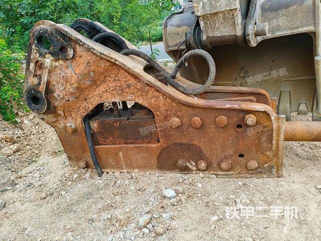 鏟斗右后整體(工作和回轉(zhuǎn)裝置) 鏟斗右后整體(工作和回轉(zhuǎn)裝置)