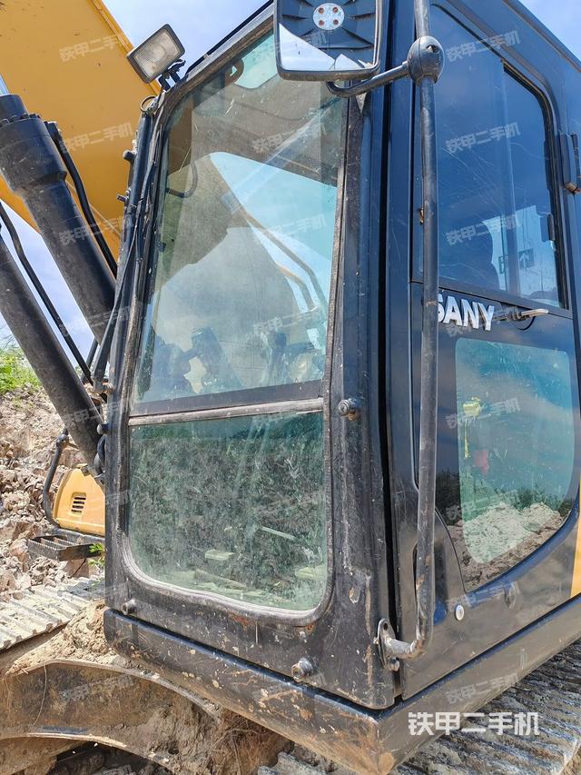 驾驶室左前45度（驾驶室部分）