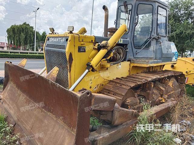 山推SD16标准型推土机