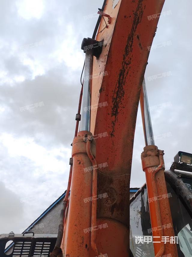 大臂油缸整體?豎拍(工作和回轉(zhuǎn)裝置) 大臂油缸整體?豎拍(工作和回轉(zhuǎn)裝置)