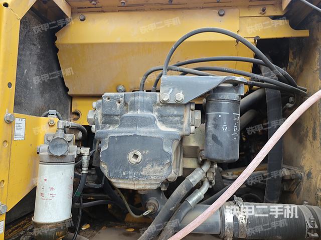 液壓泵艙室正面整體（整機(jī)外觀）