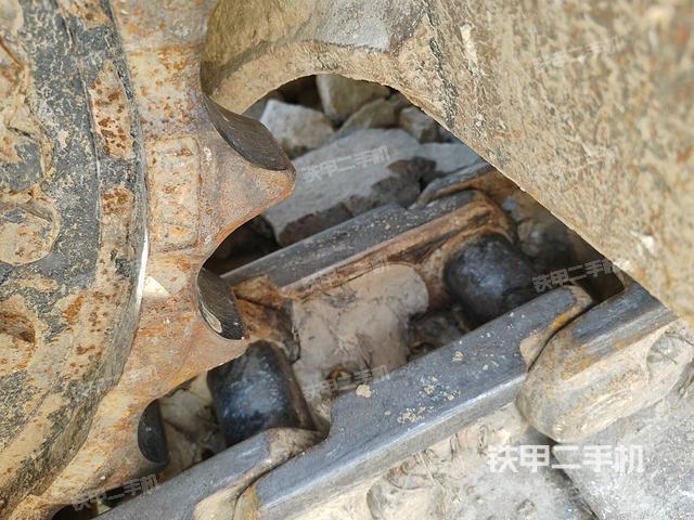 右驱动轮（行走机构）