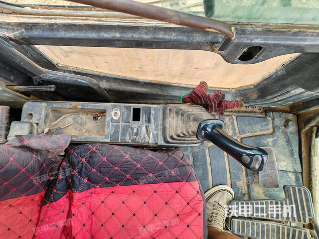 座椅左側(cè)控制臺/音響/含左手柄(駕駛室部分) 座椅左側(cè)控制臺/音響/含左手柄(駕駛室部分)