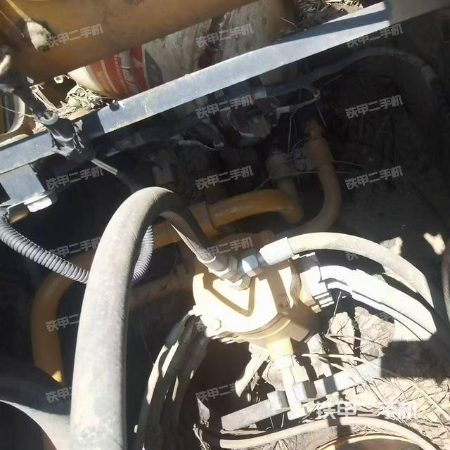 中央回转接头特写（上车部件）