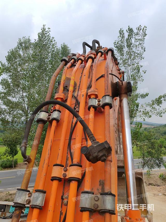 大臂背部俯視(工作和回轉(zhuǎn)裝置) 大臂背部俯視(工作和回轉(zhuǎn)裝置)