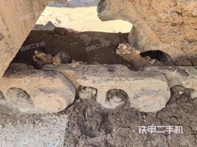 右側(cè)行走馬達(dá)蓋板（行走機構(gòu)）