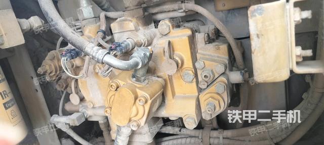 液壓泵艙室正面整體（整機(jī)外觀）