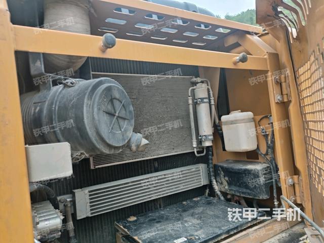 散熱器正面(大件艙室) 散熱器正面(大件艙室)