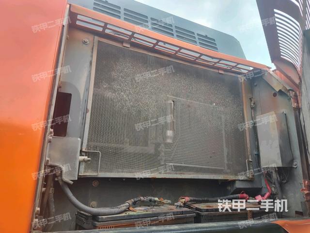 散熱器正面(大件艙室) 散熱器正面(大件艙室)