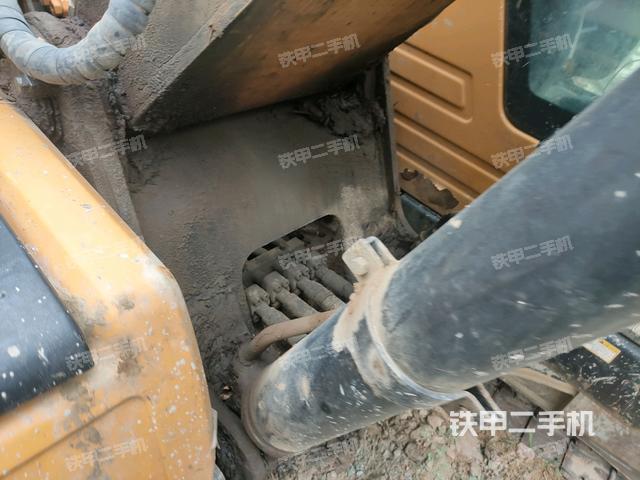 大臂背部俯視(工作和回轉(zhuǎn)裝置) 大臂背部俯視(工作和回轉(zhuǎn)裝置)