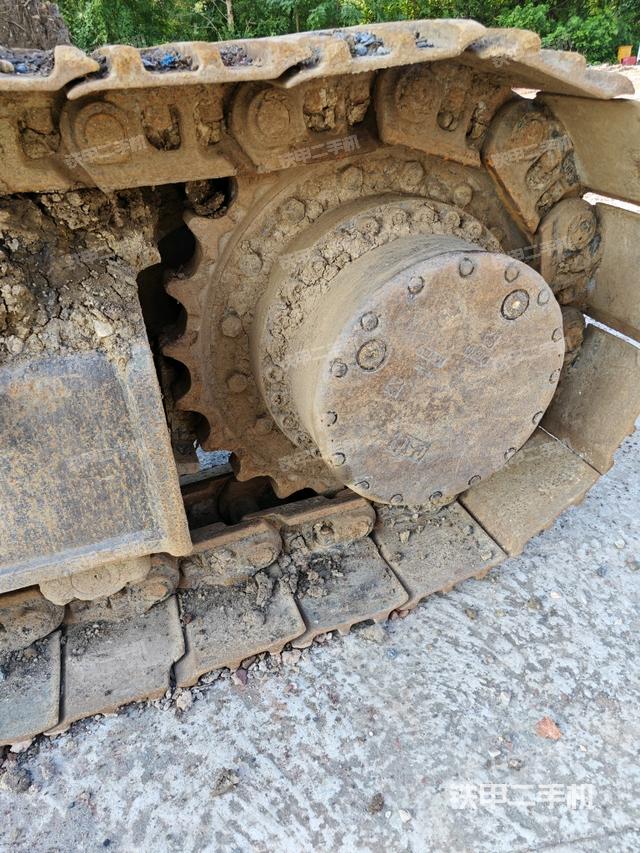 左驅(qū)動輪（行走機構(gòu)）