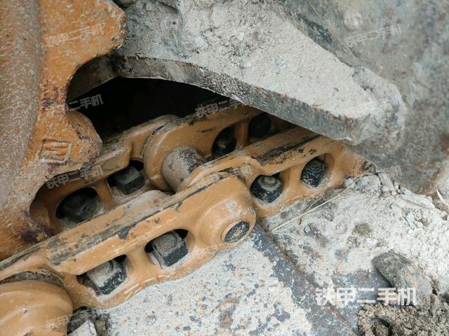 右側(cè)履帶整體(行走機構(gòu)) 右側(cè)履帶整體(行走機構(gòu))