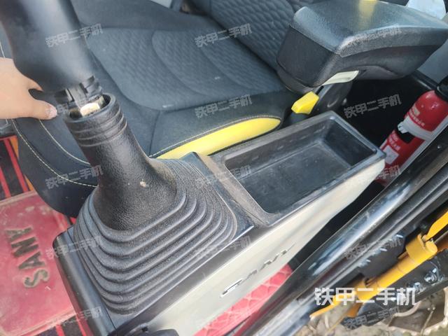 座椅左側(cè)控制臺(tái)/音響/含左手柄（駕駛室部分）