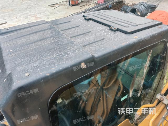 轉(zhuǎn)盤和下車架正前(工作和回轉(zhuǎn)裝置) 轉(zhuǎn)盤和下車架正前(工作和回轉(zhuǎn)裝置)