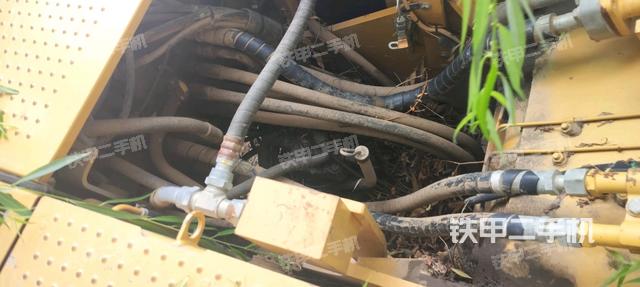 回轉(zhuǎn)馬達(dá)和主控閥（整機(jī)外觀）