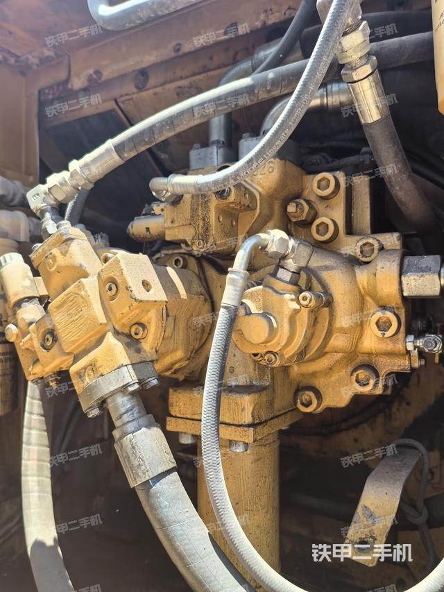 液壓泵斜45?左（大件艙室）