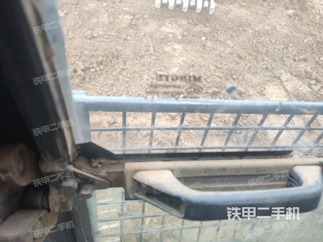 后窗玻璃角標(駕駛室部分) 后窗玻璃角標(駕駛室部分)