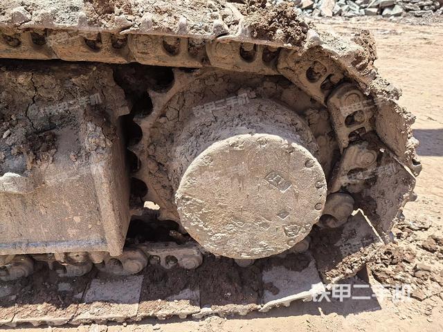 右驅(qū)動輪（行走機構(gòu)）