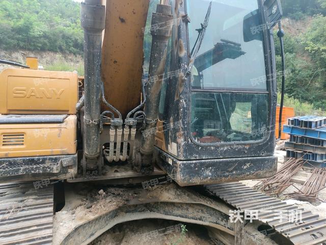 大臂根部?斜視(工作和回轉(zhuǎn)裝置) 大臂根部?斜視(工作和回轉(zhuǎn)裝置)