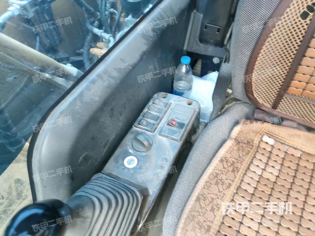 后窗玻璃角標(biāo)(駕駛室部分) 后窗玻璃角標(biāo)(駕駛室部分)