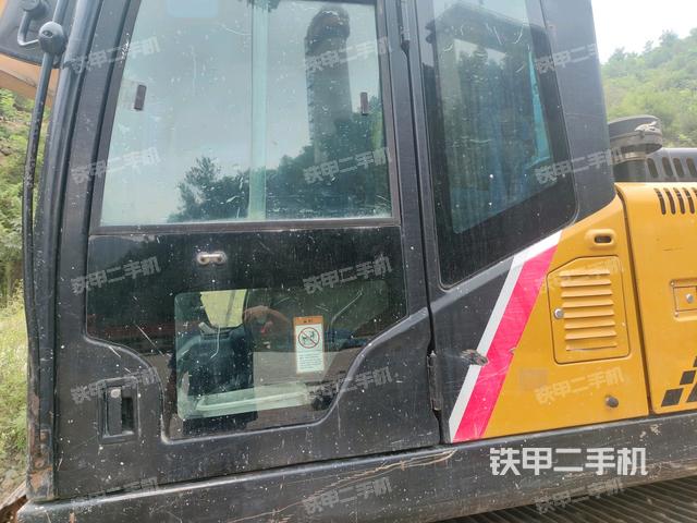 駕駛室左后45度(駕駛室部分) 駕駛室左后45度(駕駛室部分)