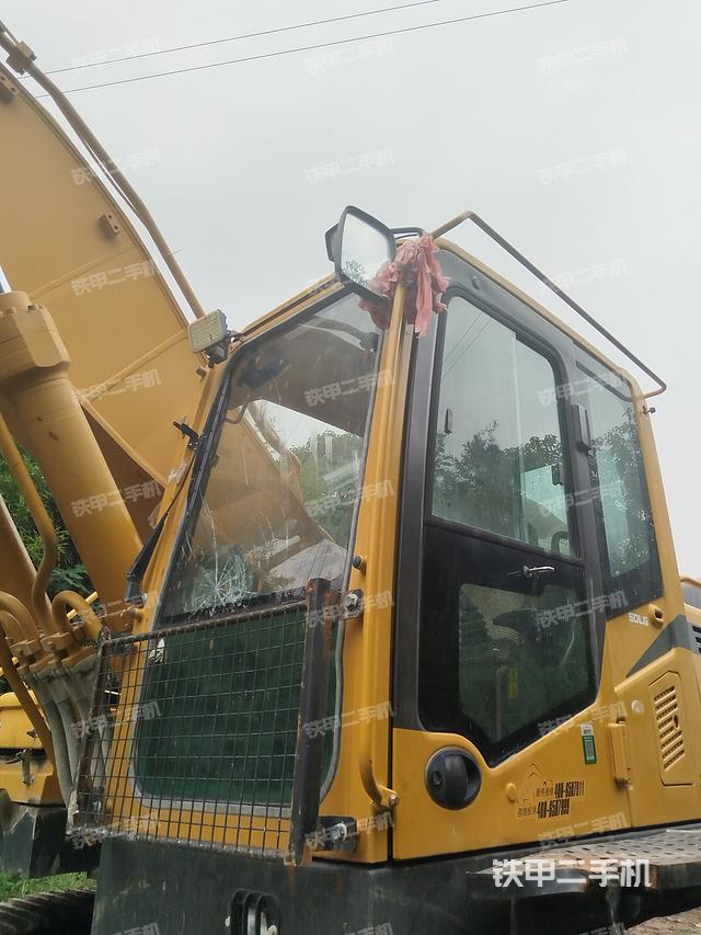 驾驶室整体(整机外观) 驾驶室整体(整机外观)