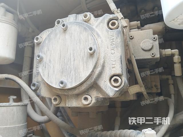 液压泵舱室正面整体(整机外观) 液压泵舱室正面整体(整机外观)