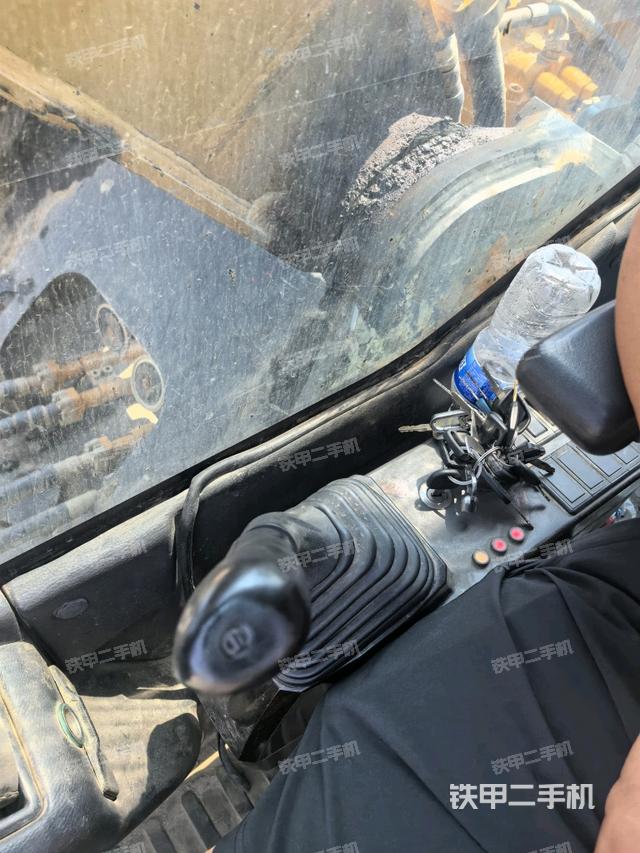 座椅右側(cè)控制臺(tái)/鑰匙門(mén)/油門(mén)/含右手柄（駕駛室部分）