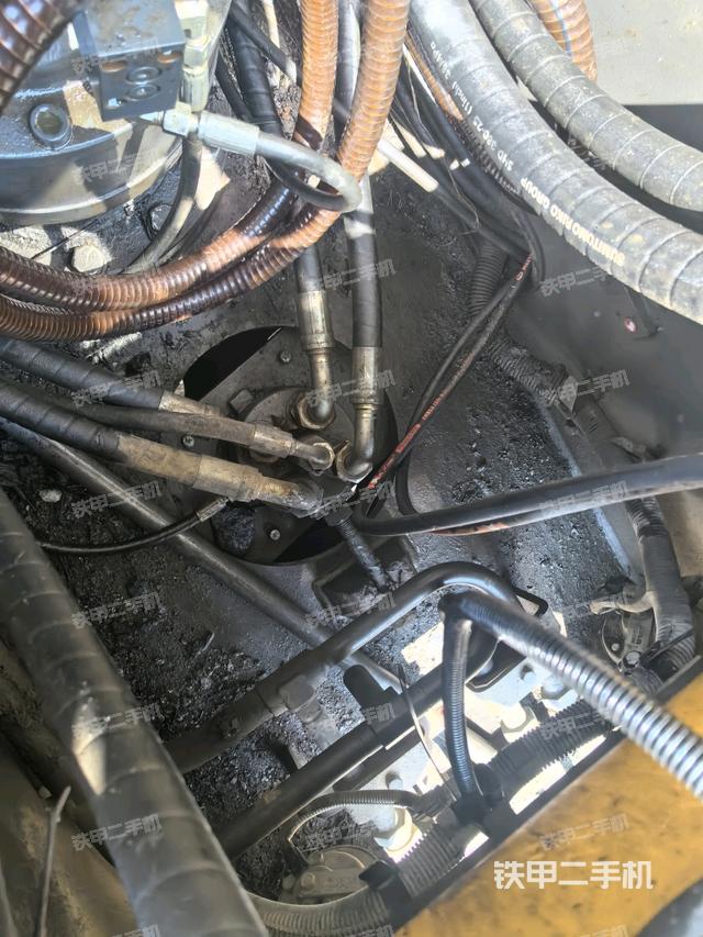 中央回轉(zhuǎn)接頭特寫（上車部件）