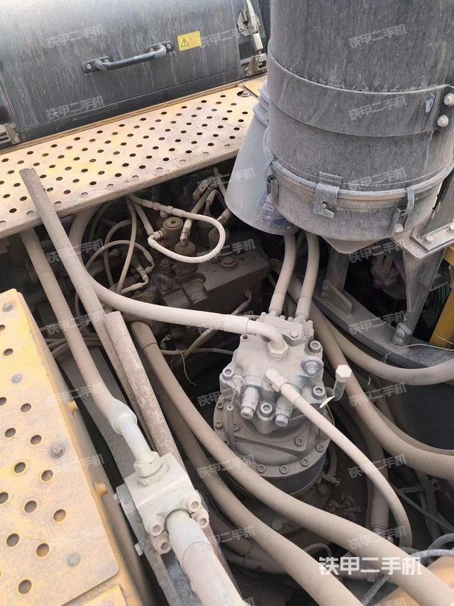 回转马达和主控阀（整机外观）