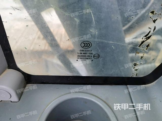 后窗玻璃角标（驾驶室部分）