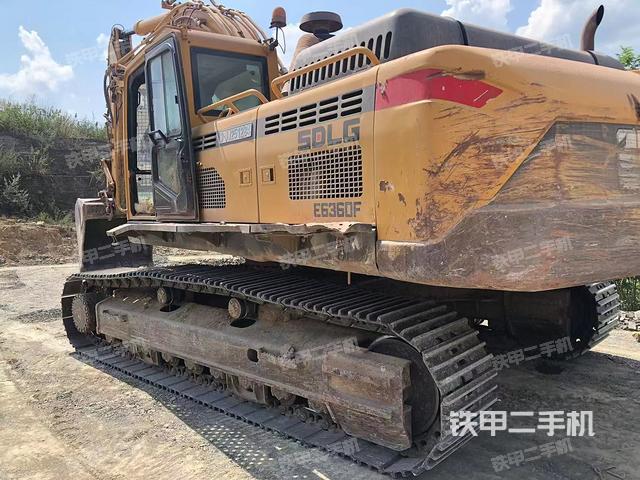 驾驶室顶部（整机外观）