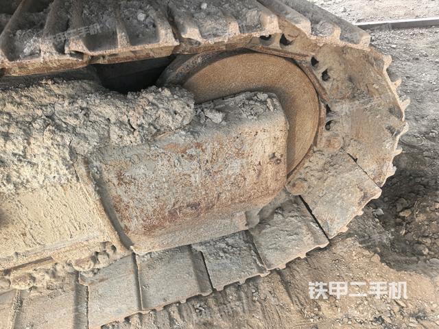 左驅(qū)動輪（行走機構(gòu)）