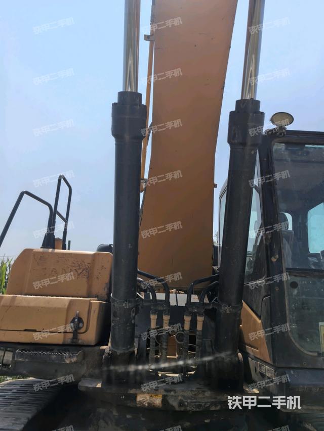 大臂油缸整體?豎拍（工作和回轉(zhuǎn)裝置）