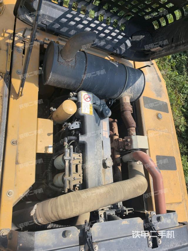 發(fā)動(dòng)機(jī)室（上車(chē)部件）