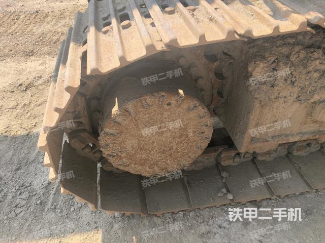 右驅(qū)動輪（行走機構(gòu)）